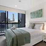 Couples Escape In Ruby Surfers Paradise - Coasthm