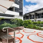 Couples Escape In Ruby Surfers Paradise - Coasthm