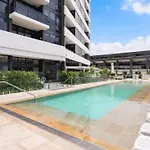 Couples Escape In Ruby Surfers Paradise - Coasthm