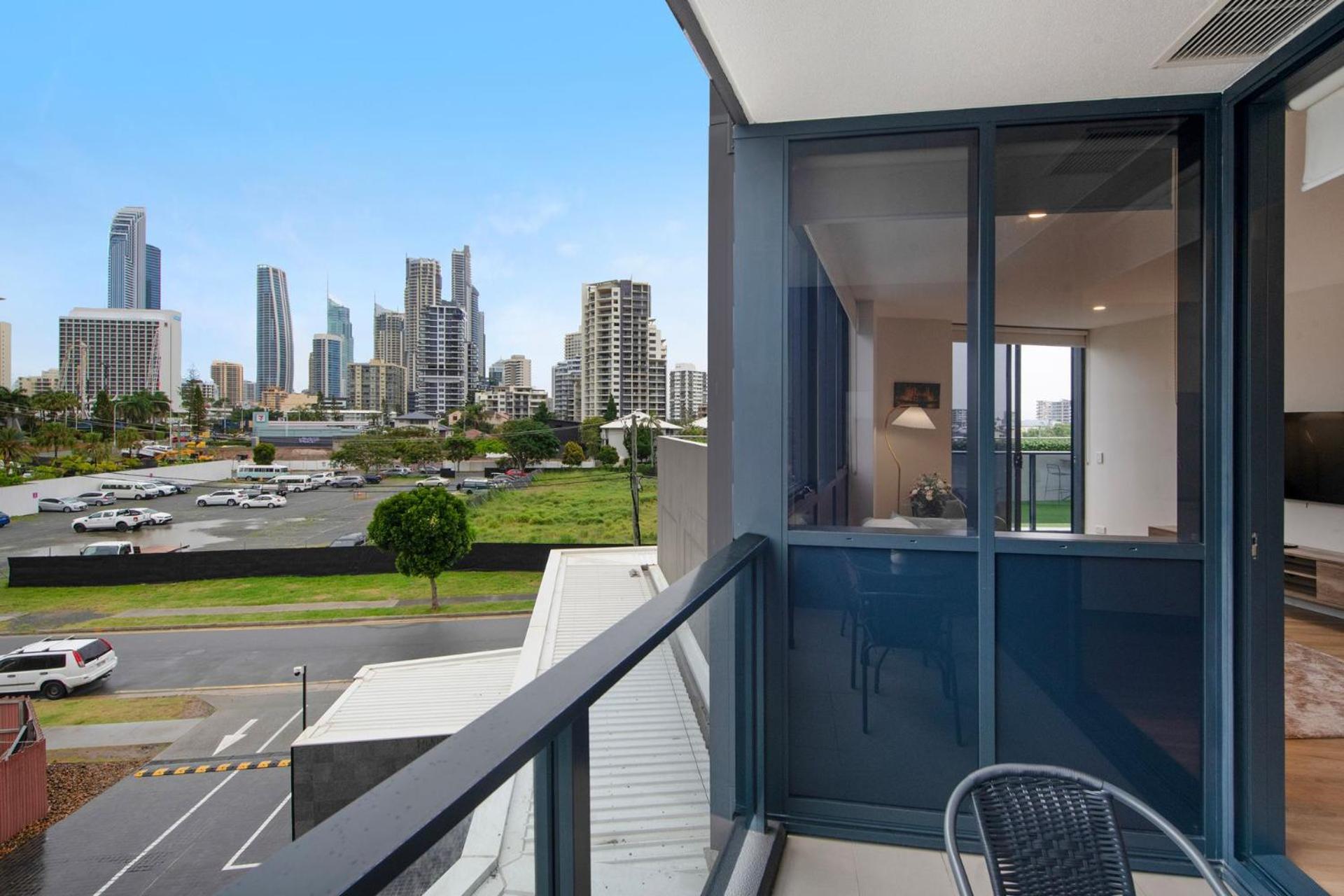 Couples Escape In Ruby Surfers Paradise - Coasthm Gold Coast
