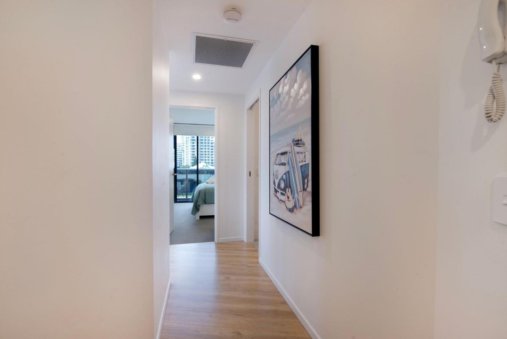 Couples Escape In Ruby Surfers Paradise - Coasthm Apartment