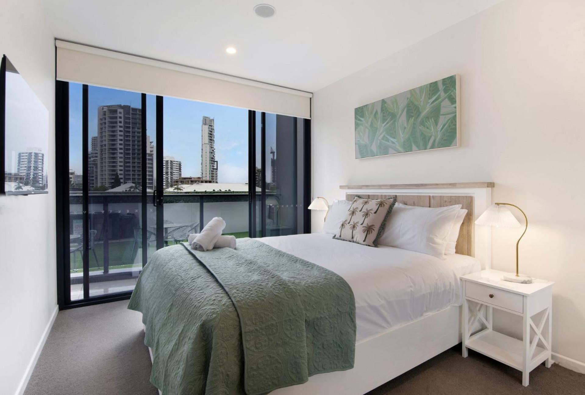 Apartment Couples Escape In Ruby Surfers Paradise - Coasthm