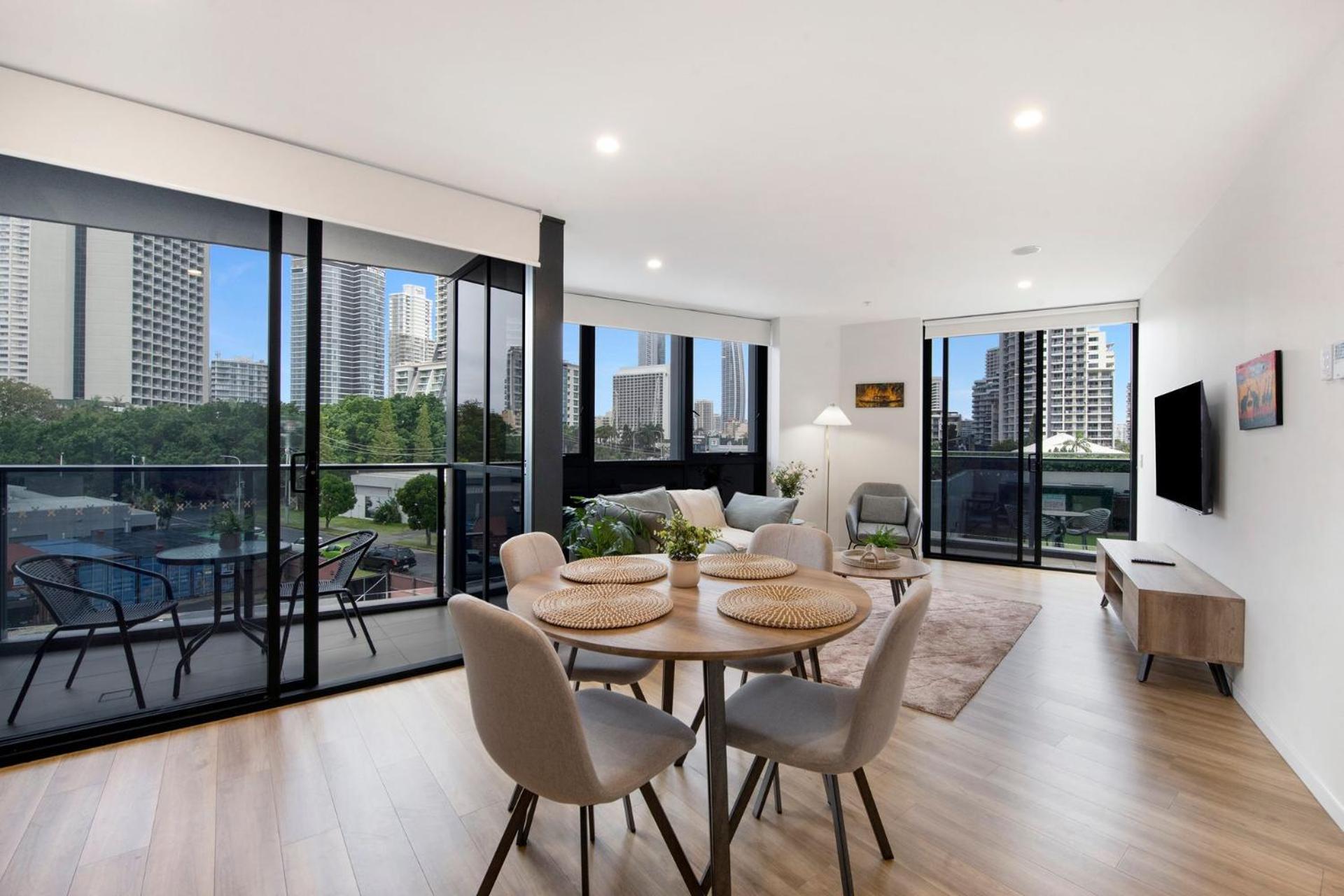 Couples Escape In Ruby Surfers Paradise - Coasthm Apartment *