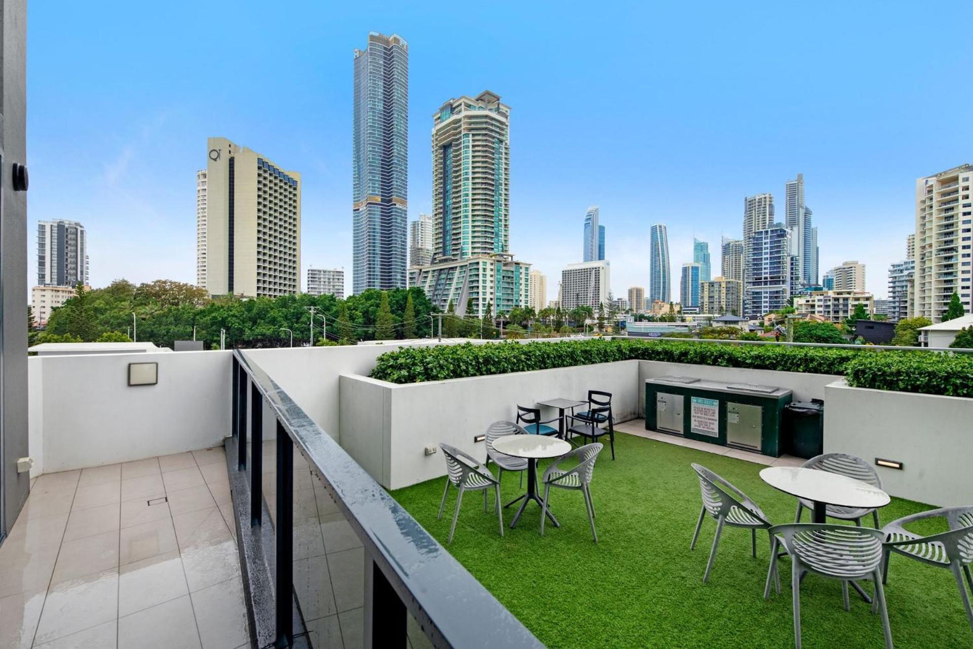 Couples Escape In Ruby Surfers Paradise - Coasthm Gold Coast