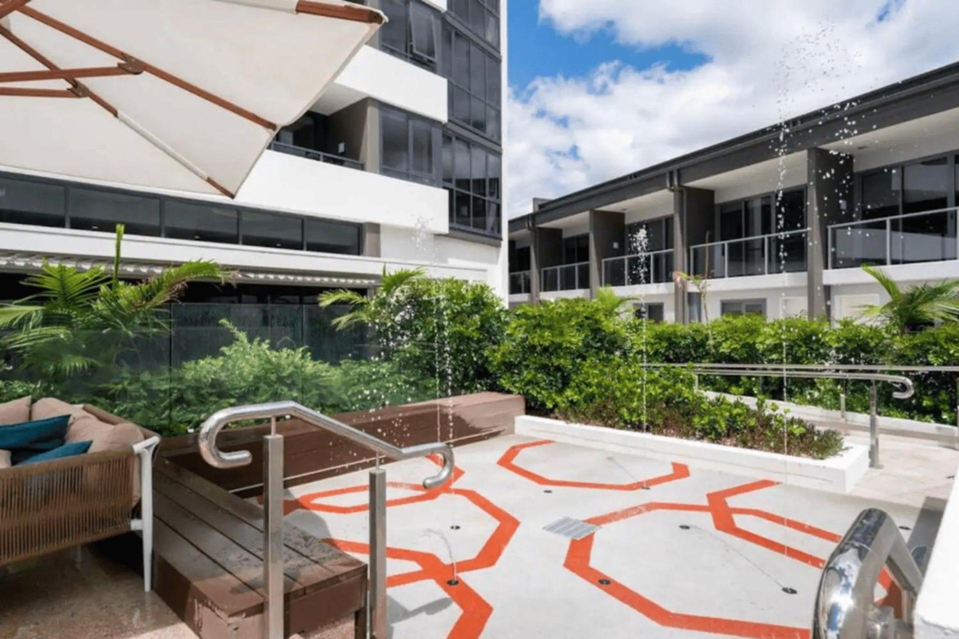 Apartment Couples Escape In Ruby Surfers Paradise - Coasthm Gold Coast