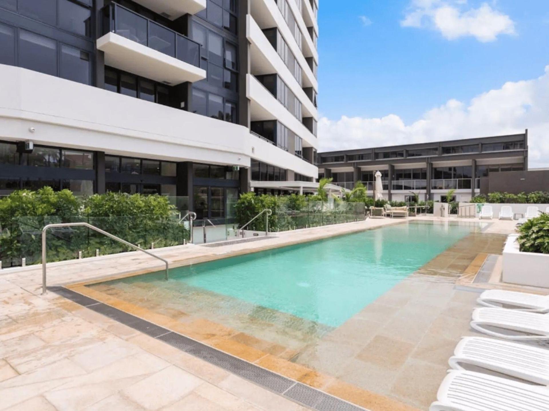 Apartment Couples Escape In Ruby Surfers Paradise - Coasthm Gold Coast