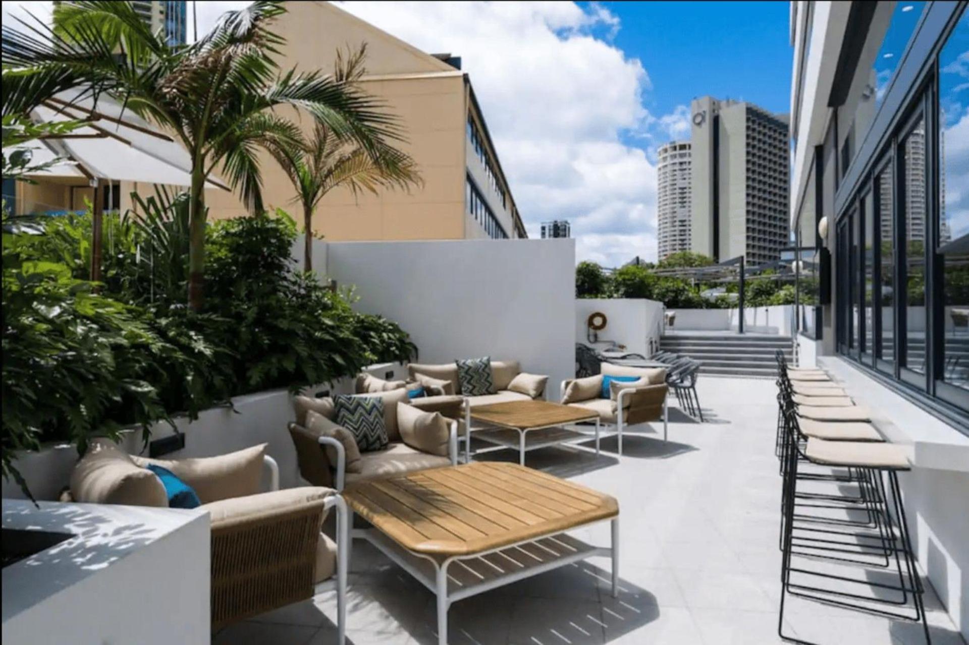 Apartment Couples Escape In Ruby Surfers Paradise - Coasthm