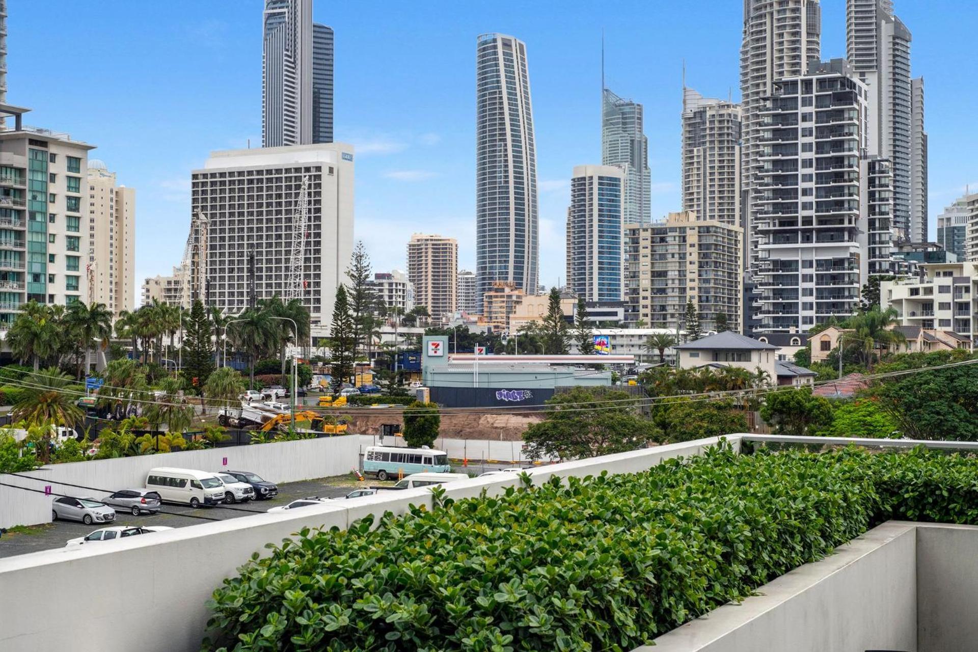 Couples Escape In Ruby Surfers Paradise - Coasthm * Gold Coast